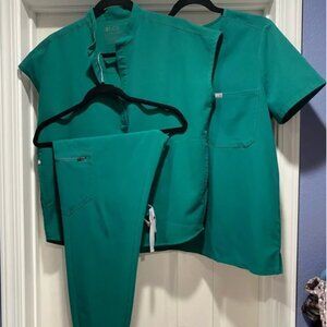 Figs Scrubs Set Catarina Top, Rafaela Top & Zamora Jogger in Hunter Green!